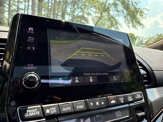 2022 White Honda Odyssey Elite FWD Van