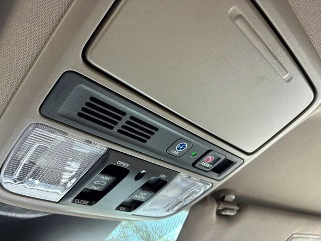 2022 White Honda Odyssey Elite FWD Van