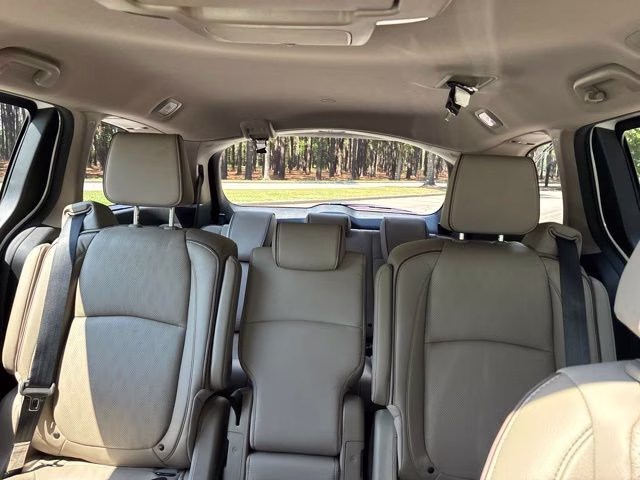 2022 White Honda Odyssey Elite FWD Van