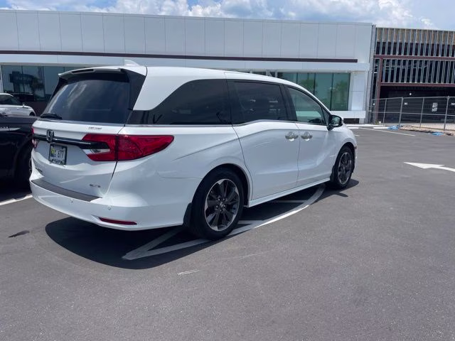 2022 White Honda Odyssey Elite FWD Van