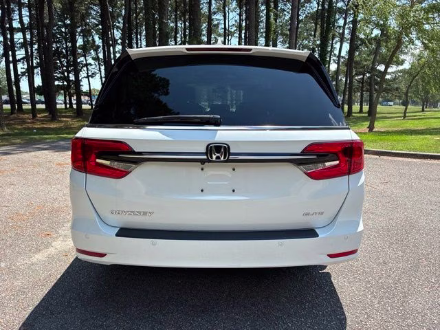 2022 White Honda Odyssey Elite FWD Van