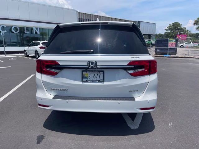 2022 White Honda Odyssey Elite FWD Van