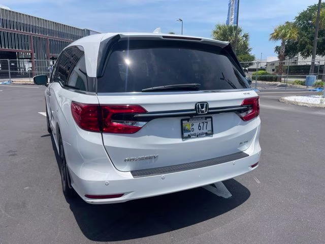 2022 White Honda Odyssey Elite FWD Van