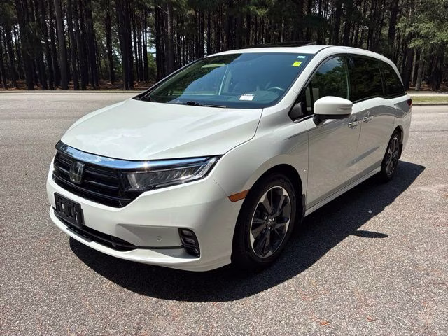 2022 White Honda Odyssey Elite FWD Van