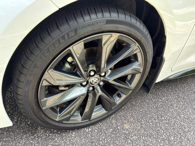 2025 Ice Cap/Midnight Blk Met Toyota Corolla SE FWD Sedan