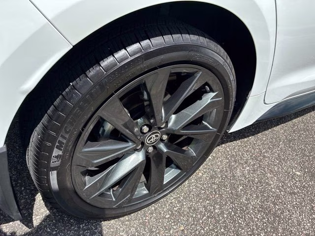2025 Ice Cap/Midnight Blk Met Toyota Corolla SE FWD Sedan