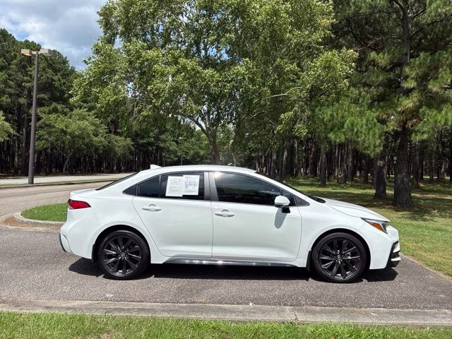 2025 Ice Cap/Midnight Blk Met Toyota Corolla SE FWD Sedan