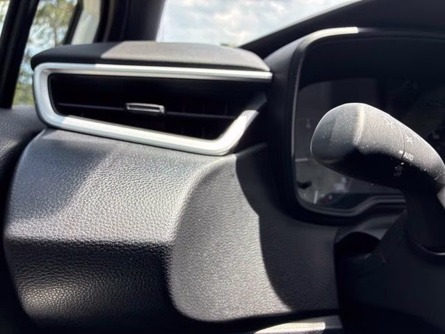 2025 Ice Cap/Midnight Blk Met Toyota Corolla SE FWD Sedan