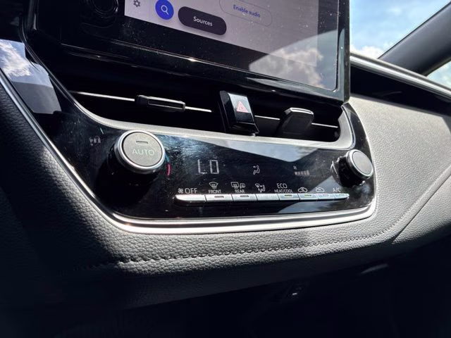 2025 Ice Cap/Midnight Blk Met Toyota Corolla SE FWD Sedan