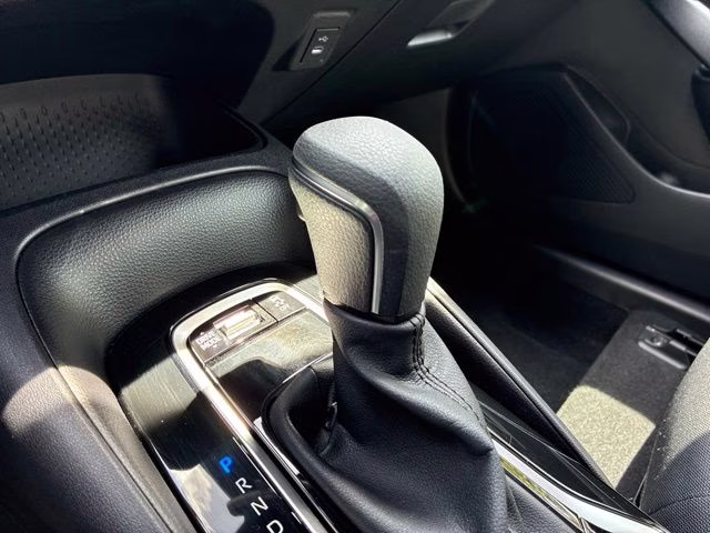 2025 Ice Cap/Midnight Blk Met Toyota Corolla SE FWD Sedan