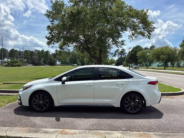 2025 Ice Cap/Midnight Blk Met Toyota Corolla SE FWD Sedan