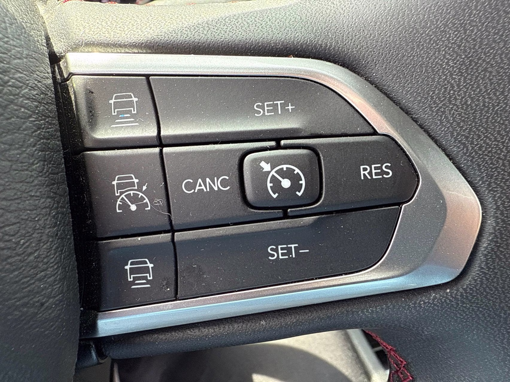 2025 Silver Zynith Metallic Clearcoat Jeep Compass Trailhawk 4X4 SUV