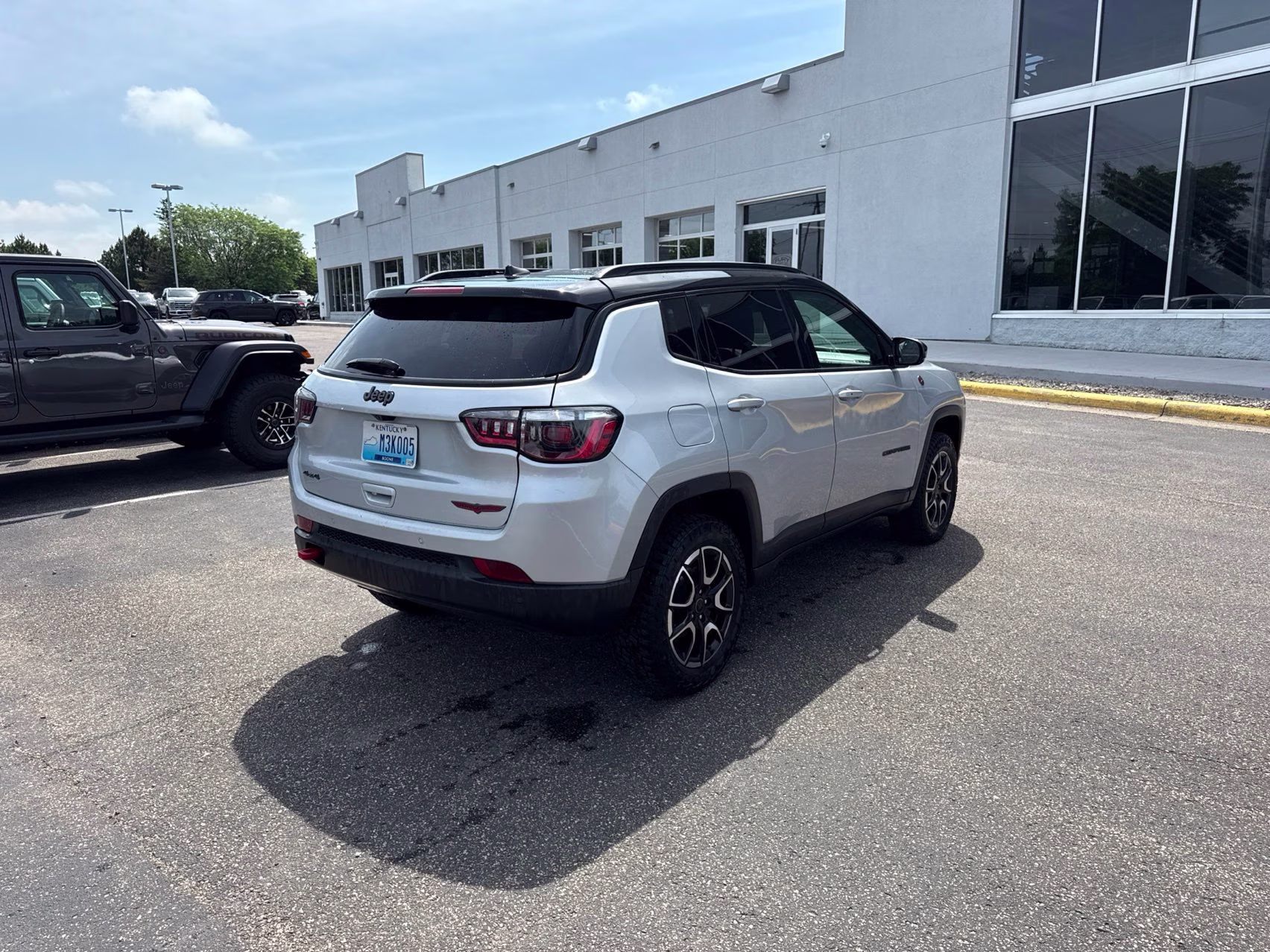 2025 Silver Zynith Metallic Clearcoat Jeep Compass Trailhawk 4X4 SUV