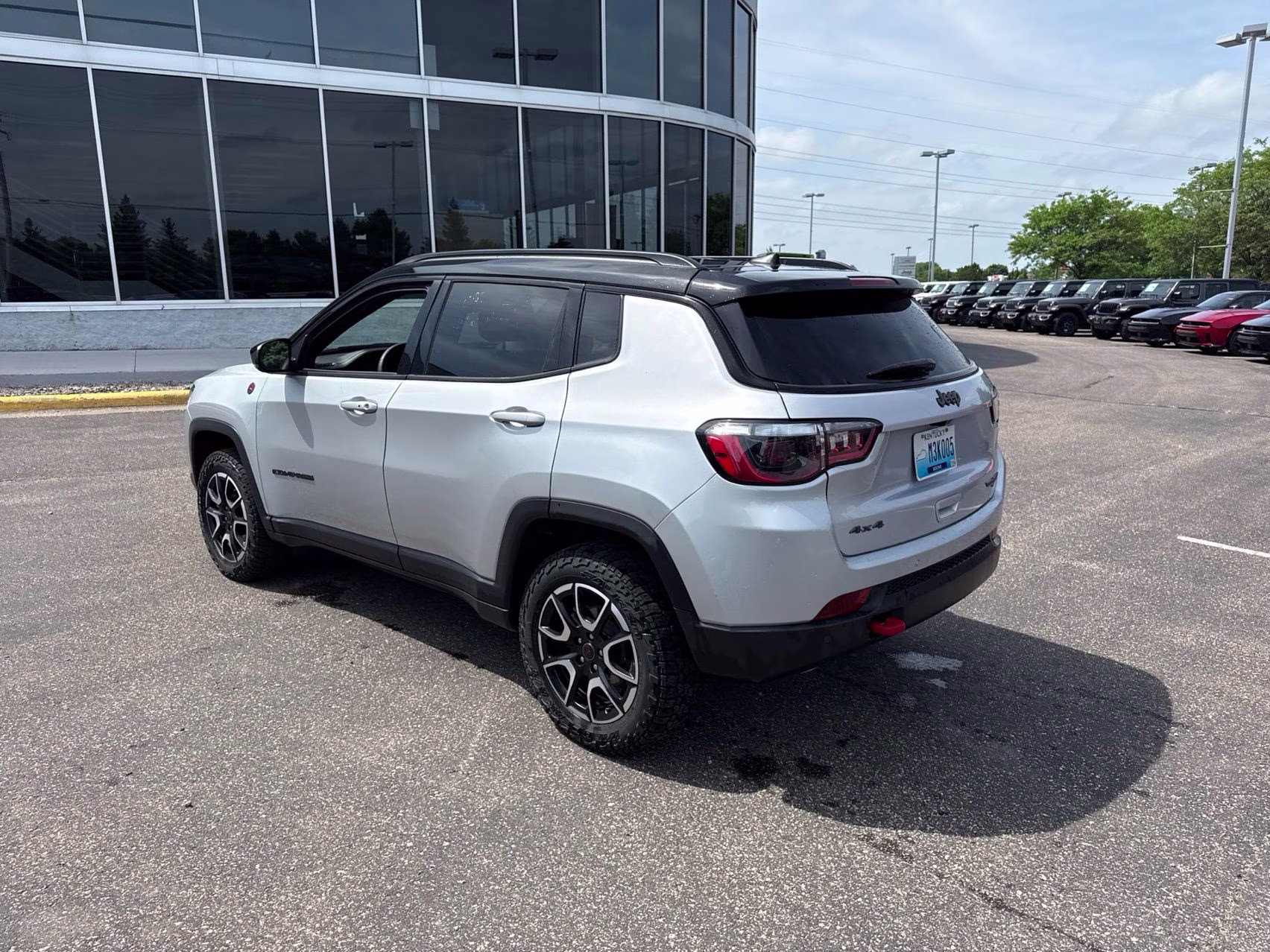 2025 Silver Zynith Metallic Clearcoat Jeep Compass Trailhawk 4X4 SUV