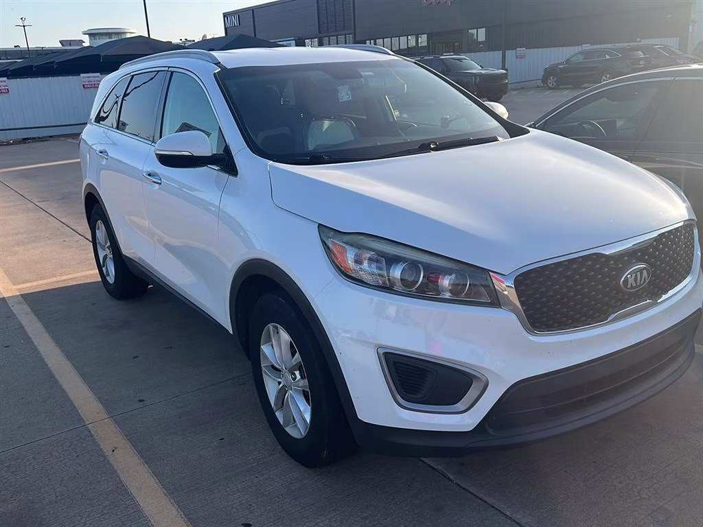 2017 Snow White Pearl Kia Sorento LX FWD SUV