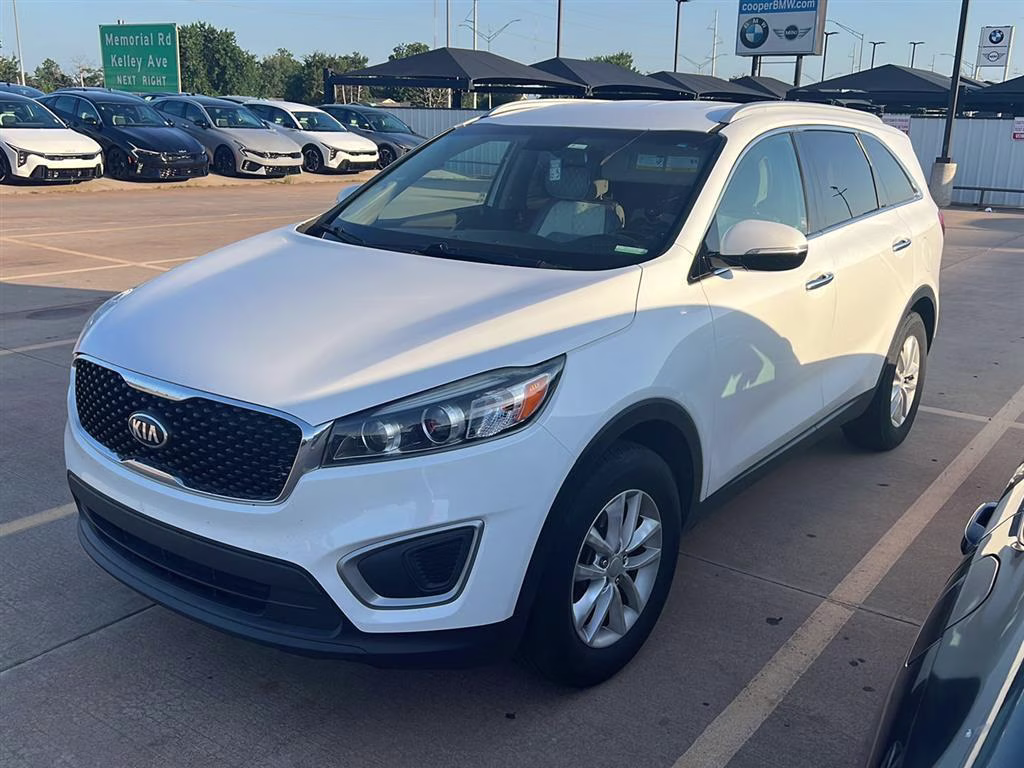 2017 Snow White Pearl Kia Sorento LX FWD SUV
