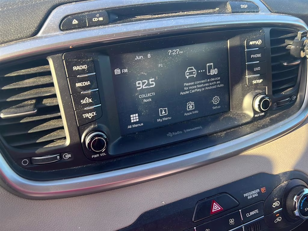 2017 Snow White Pearl Kia Sorento LX FWD SUV