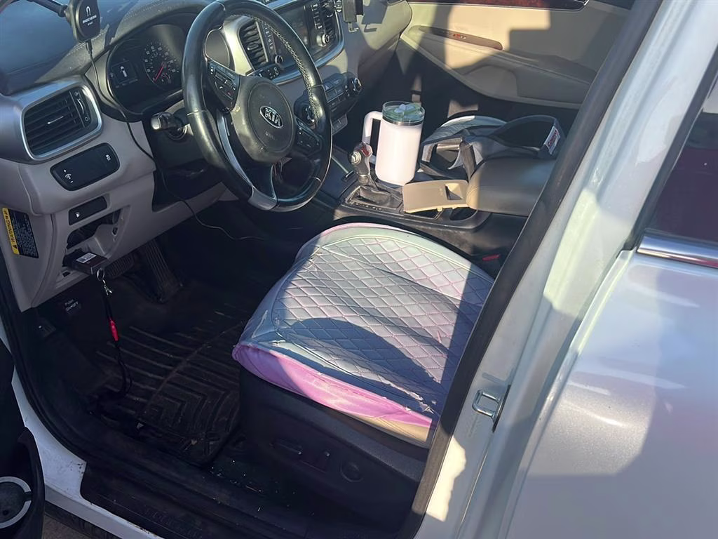 2017 Snow White Pearl Kia Sorento LX FWD SUV