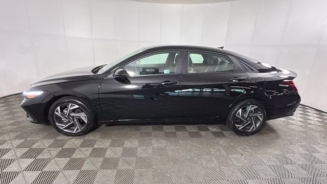 2025 Abyss Black Hyundai Elantra Hybrid SEL Sport FWD Sedan