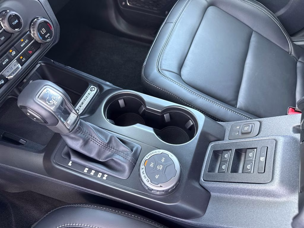 2026 Avalanche Gray Ford Bronco Outer Banks 4X4 SUV