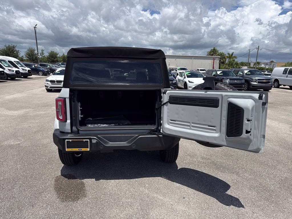 2026 Avalanche Gray Ford Bronco Outer Banks 4X4 SUV