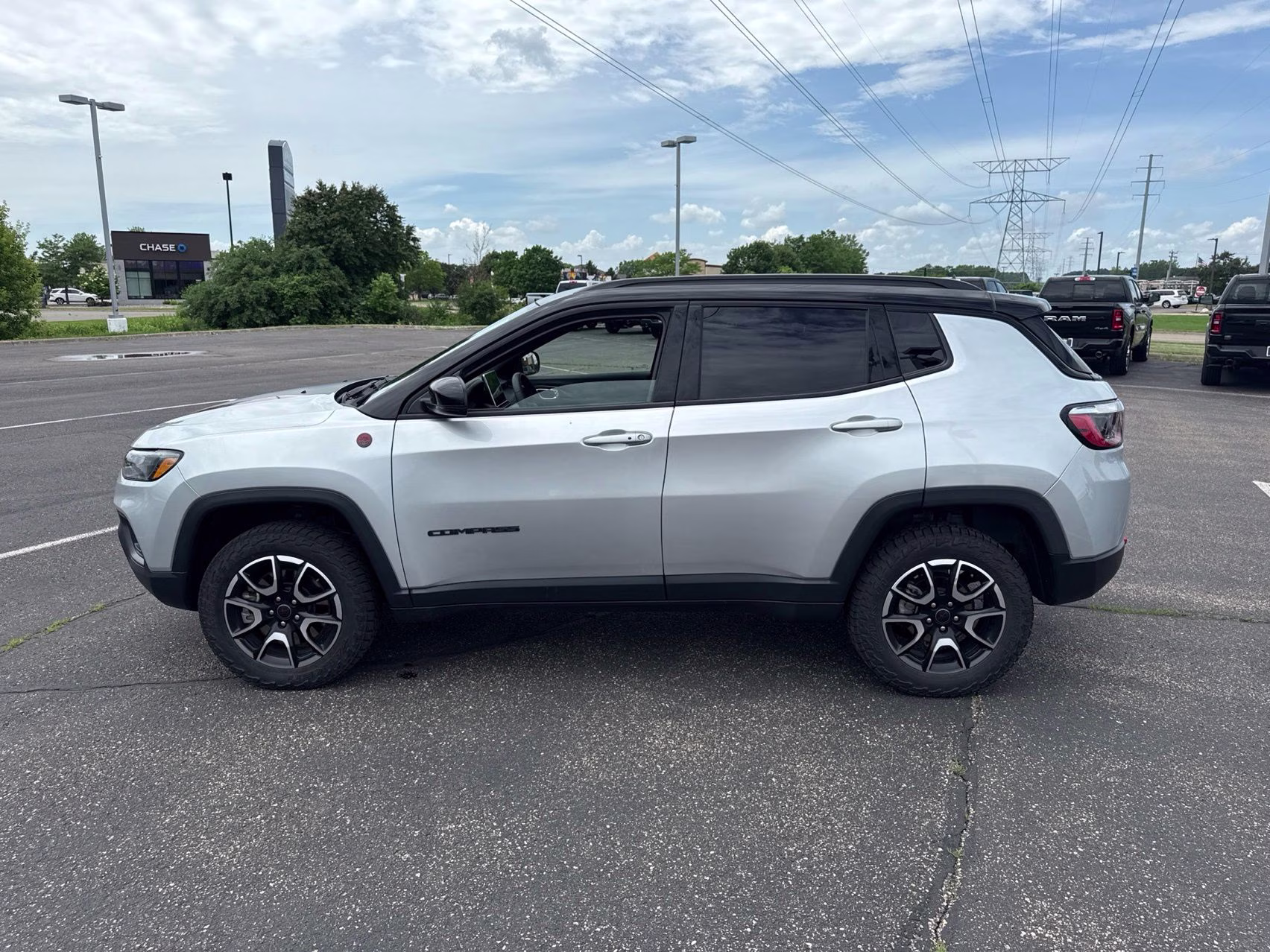 2025 Silver Zynith Metallic Clearcoat Jeep Compass Trailhawk 4X4 SUV