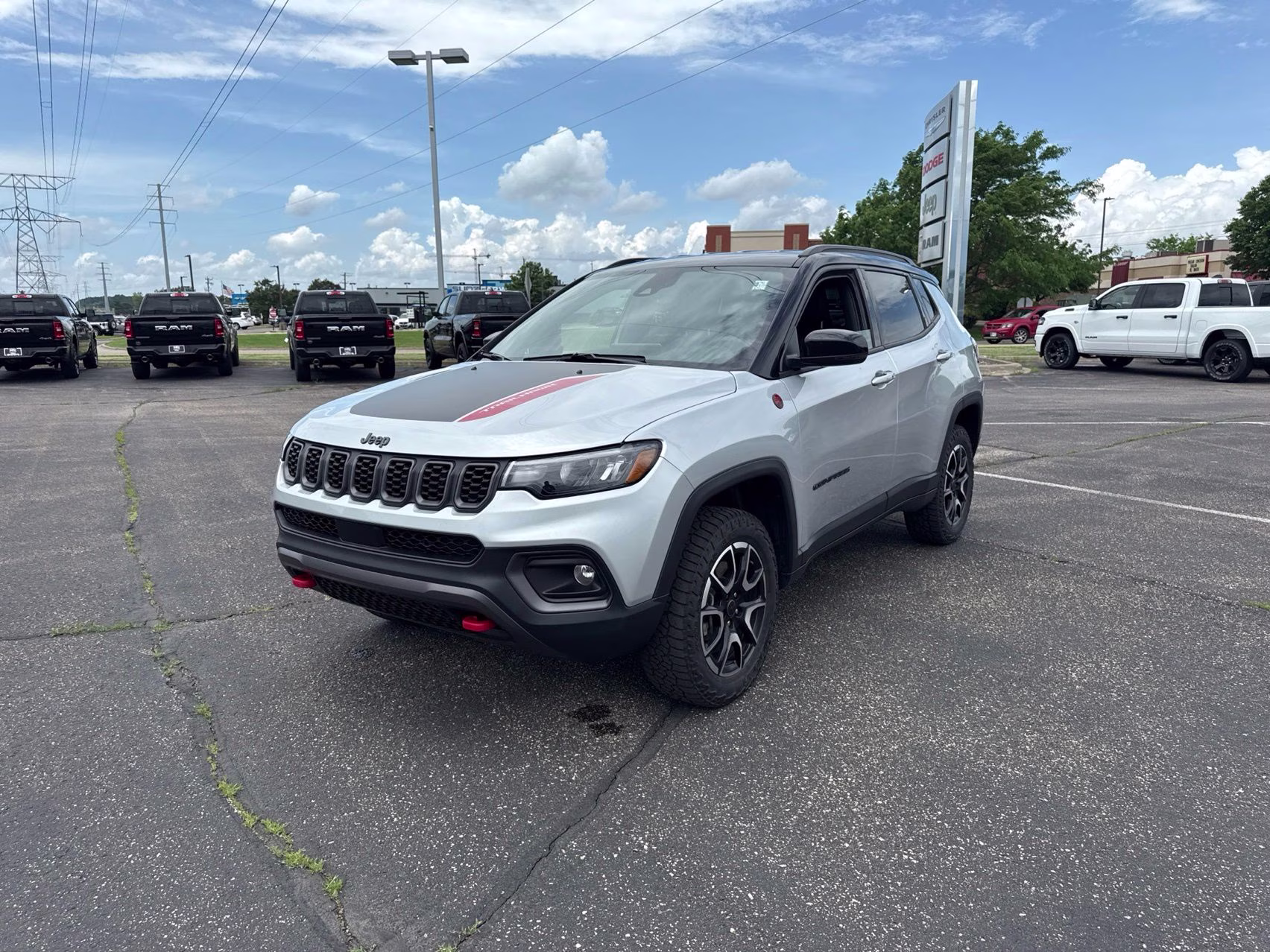2025 Silver Zynith Metallic Clearcoat Jeep Compass Trailhawk 4X4 SUV