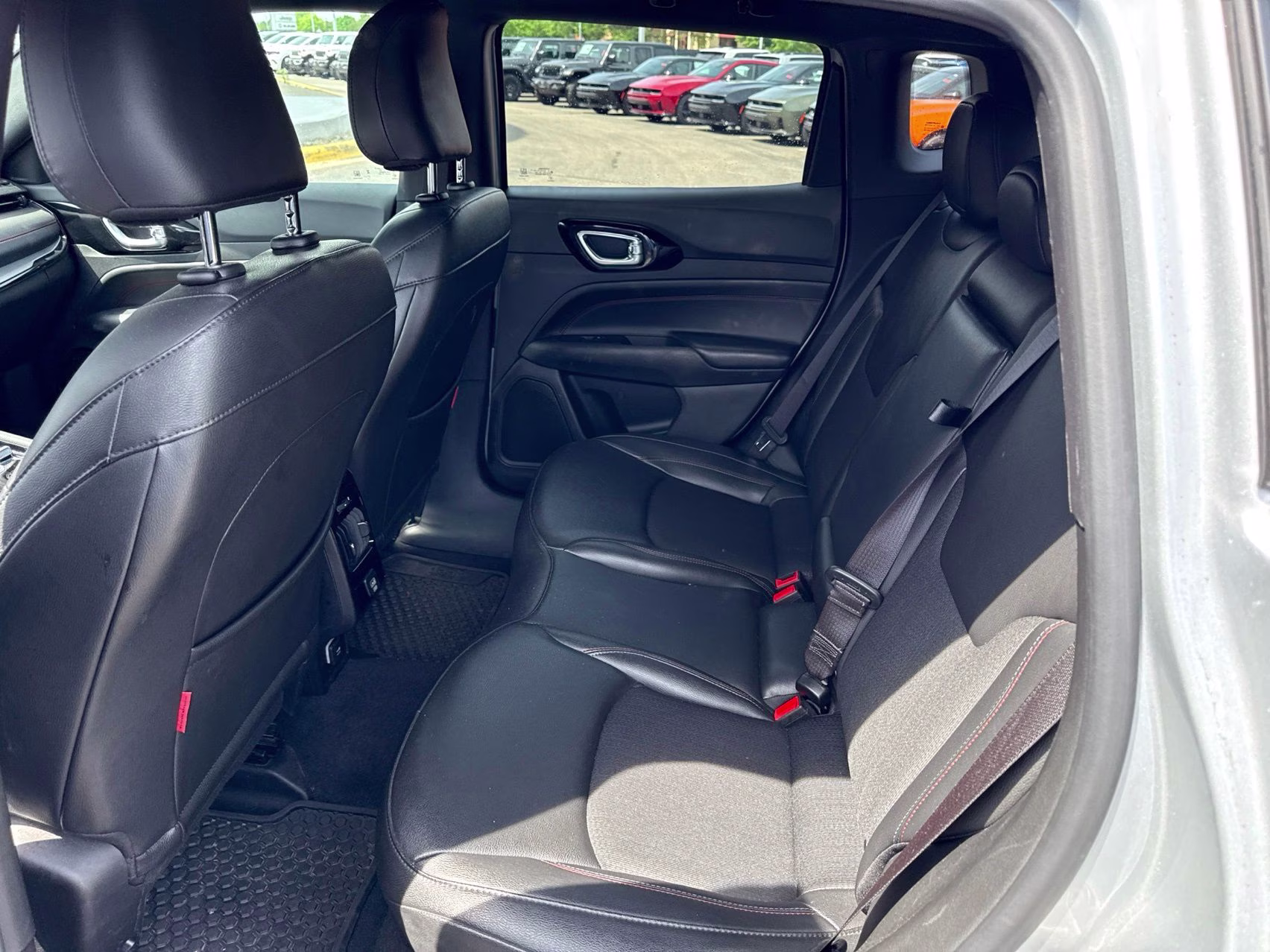 2025 Silver Zynith Metallic Clearcoat Jeep Compass Trailhawk 4X4 SUV