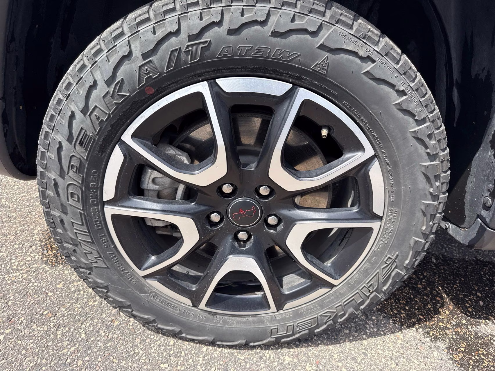 2025 Silver Zynith Metallic Clearcoat Jeep Compass Trailhawk 4X4 SUV