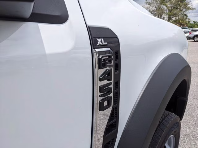 2026 Oxford White Ford Super Duty F-450 DRW XL 4X4 Chassis