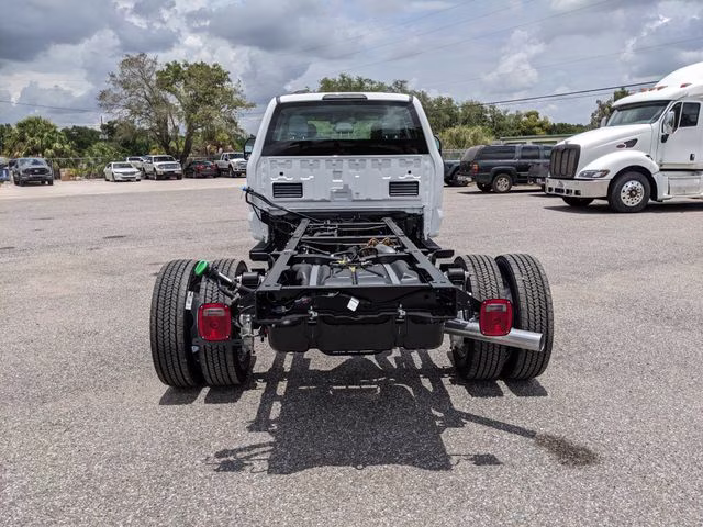 2026 Oxford White Ford Super Duty F-450 DRW XL 4X4 Chassis