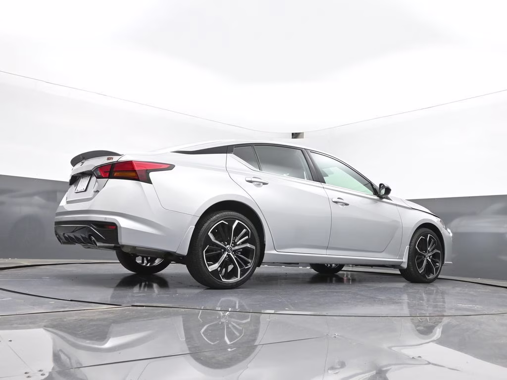 2024 Brilliant Silver Metallic Nissan Altima 2.5 SR AWD Sedan