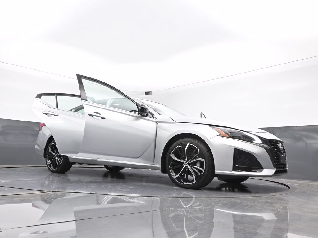 2024 Brilliant Silver Metallic Nissan Altima 2.5 SR AWD Sedan