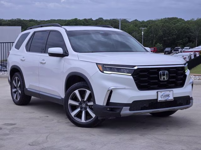 2024 White Honda Pilot Touring AWD SUV