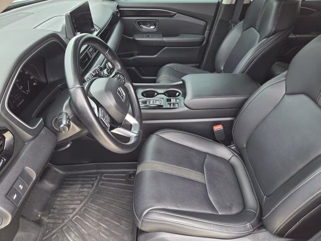 2024 White Honda Pilot Touring AWD SUV