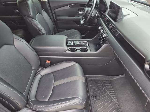 2024 White Honda Pilot Touring AWD SUV