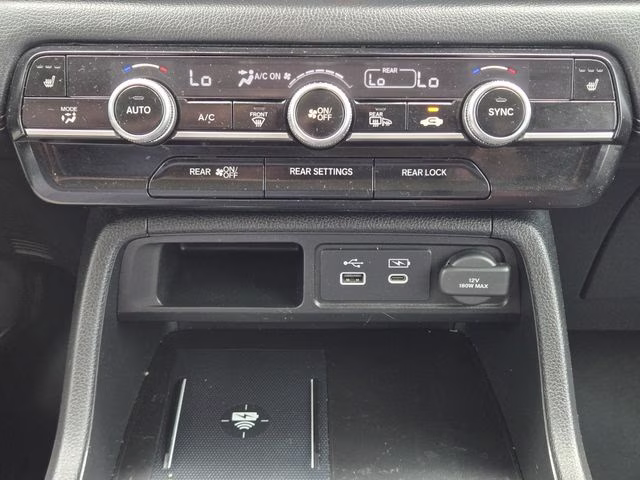 2024 White Honda Pilot Touring AWD SUV