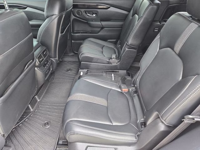 2024 White Honda Pilot Touring AWD SUV