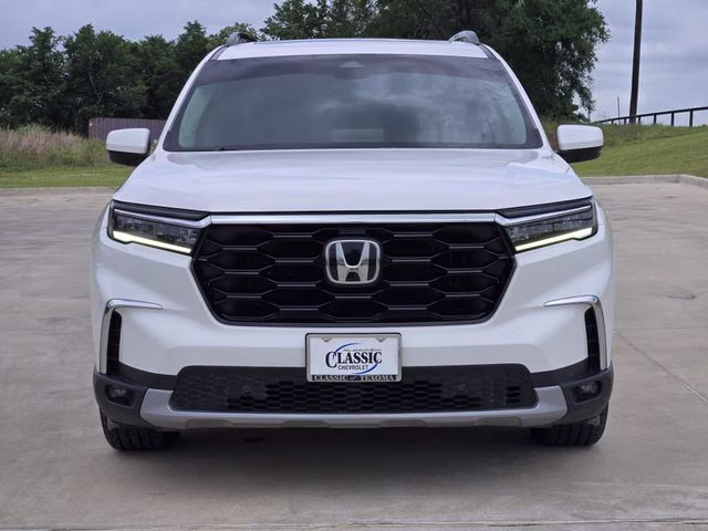2024 White Honda Pilot Touring AWD SUV