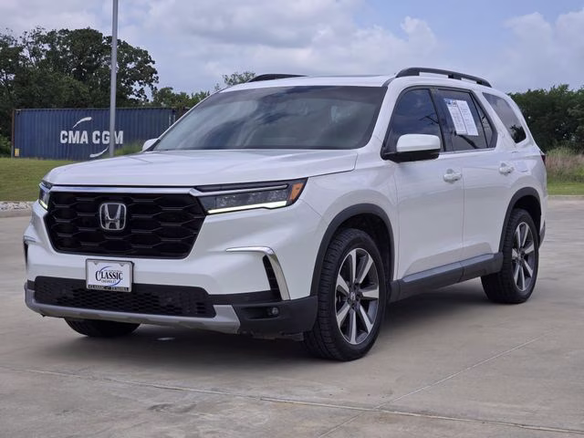 2024 White Honda Pilot Touring AWD SUV