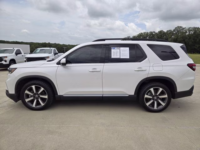 2024 White Honda Pilot Touring AWD SUV
