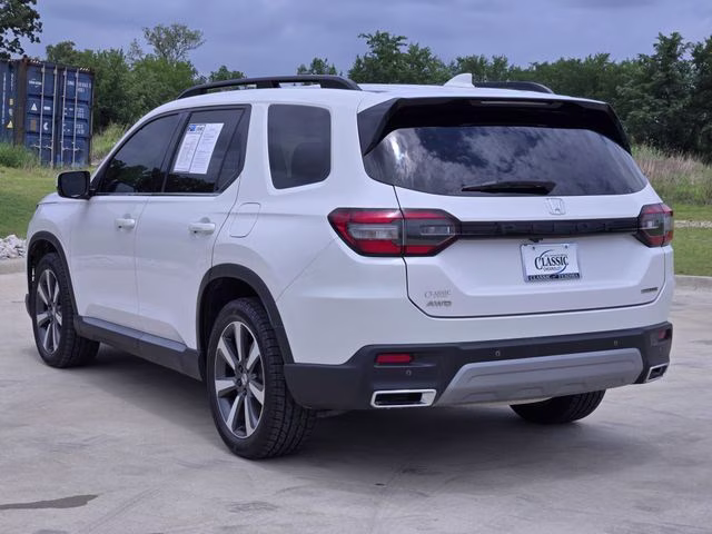 2024 White Honda Pilot Touring AWD SUV