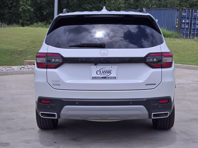 2024 White Honda Pilot Touring AWD SUV