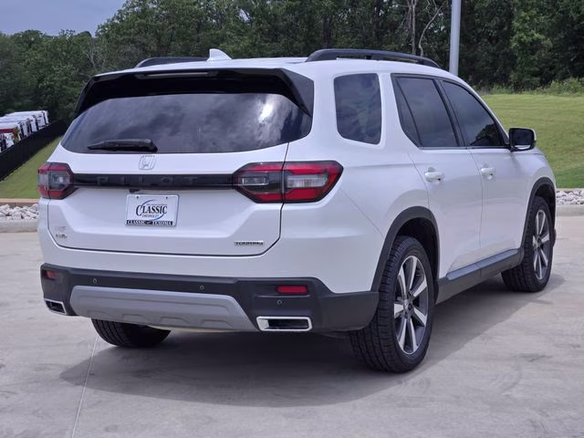 2024 White Honda Pilot Touring AWD SUV