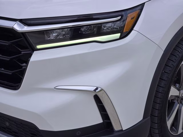 2024 White Honda Pilot Touring AWD SUV