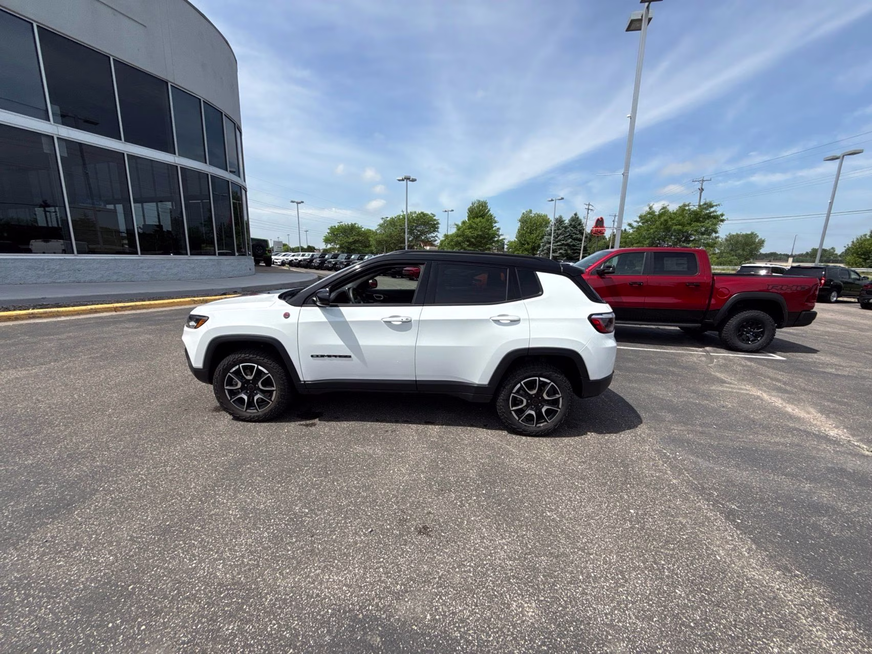 2025 Bright White Clearcoat Jeep Compass Trailhawk 4X4 SUV