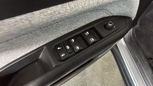 2023 Billet Silver Metallic Clearcoat Jeep Compass Latitude 4X4 SUV