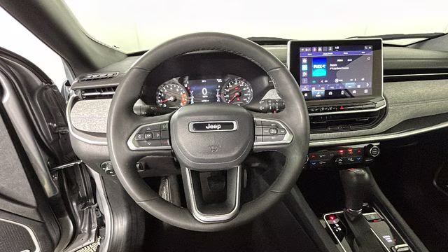 2023 Billet Silver Metallic Clearcoat Jeep Compass Latitude 4X4 SUV