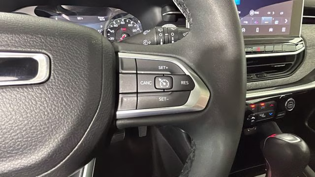 2023 Billet Silver Metallic Clearcoat Jeep Compass Latitude 4X4 SUV