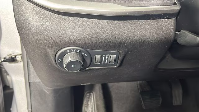 2023 Billet Silver Metallic Clearcoat Jeep Compass Latitude 4X4 SUV